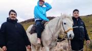 A caballo rescatan a una senderista lesionada en una montaña del norte neuquino
