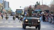 Día de la Independencia: un gran desfile militar, escolar y tradicionalista copa el bajo