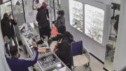 Brutal robo a una joyería en Quilmes: uno de los ladrones fingió estar en silla de ruedas