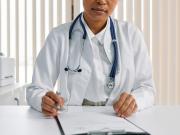 Inés Moreno, traumatóloga: “Los médicos escribimos las recetas muy mal y la letra ilegible no es casualidad”