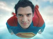 Superman 2025 tiene preestrenos hoy: por qué esta versión emociona y sorprende