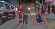 Hombre es abandonado con signos de violencia en plena vía pública en Cochabamba