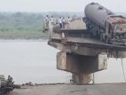 Tragedia en India: hay al menos nueve muertos por el colapso de un puente y la caída de varios vehículos al agua