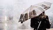 Adiós al paraguas tradicional: la tendencia más moderna y cómoda para enfrentar las lluvias