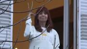 Así saludó Cristina Kirchner desde su balcón tras el acto en Parque Lezama