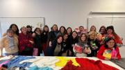 Tejedoras entregaron prendas a mujeres y niños del Hogar Fátima Catán de Lomas