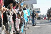 Así fue el desfile por el Día de la Independencia en Neuquén: las calles cortadas en el centro