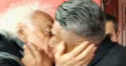 El insólito “piquito” entre “Chiqui” Tapia y Guillermo Coppola, el viral tras la final de Vélez y Estudiantes