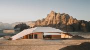 Glamping en medio del desierto: este hotel combina lujo, carpas y diseño en uno de los paisajes más imponentes del mundo