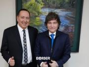 El pastor de los 100 mil dólares ahora dice que transformó un anillo de plástico en uno de diamantes