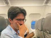 Sintió un olor penetrante en un avión y descubrió que provenía de abajo de su asiento