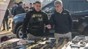 En megaoperativo por un crimen mafioso hubo un tiroteo, ocho detenidos y el secuestro de un arsenal