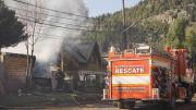 Un incendio destruyó tres viviendas: una persona mayor quedó en shock