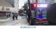 Recoleta: un colectivo atropelló a una mujer, chocó contra un semáforo y dejó 13 heridos
