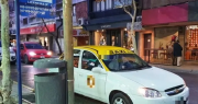 Otro taxista atacado: lo golpearon brutalmente en un viaje y terminó hospitalizado