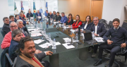 Marcelo Orrego y gobernadores dialoguistas acordaron posturas en la previa a la sesión en el Senado