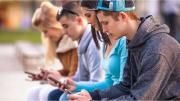 Aseguran que el uso del celular y las redes sociales aumenta el consumo de cannabis y vapeo entre adolescentes