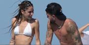 Una exagerada cantidad de pétalos, playa y miradas cómplices: las pistas que confirman la reconciliación de Tini y De Paul