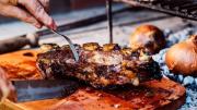 Combatir el frío: el bodegón del Oeste que conquista con sus comidas