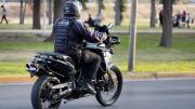 Delincuentes robaron dinero de una camioneta del IPV del estacionamiento de un supermercado