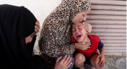 Eran niños y hacían fila en un centro de salud en Gaza. Israel los mató en un ataque contra presunto miembro de Hamas