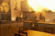 Una vivienda se incendió por completo y una familia numerosa quedó en la calle