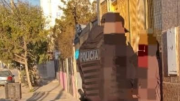 Le arrojó un objeto para detenerlo y robarle