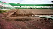 En el estadio Tahuichi Aguilera se trabaja en la renovación completa del campo de juego