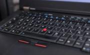 ¿Qué función cumple el botón rojo del teclado de las notebook?