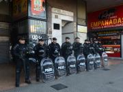 Megaoperativo por manteros en Liniers: desalojaron puestos ilegales y también de venta de comida
