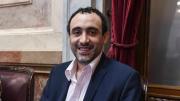 A Carambia no lo dejaban entrar al Congreso sin corbata