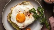 ¡Ni frito, ni crudo! Esta es la manera más saludable de comer huevos, según una experta