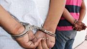 Capturan a dos hombres por extorsionar a una mujer con fotos íntimas: lograron despojarla de 1000 dólares