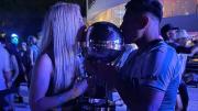 Sin pelos en la lengua, la esposa de Maxi Salas le pegó a Milito y todo Racing