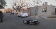 Un motociclista herido tras chocar contra un auto en un cruce de calles de Trinidad