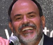 Un achichincle que haga el resumen