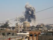 Israel y Hamas se acusan mutuamente de sabotear las negociaciones para una tregua mientras recrudece la ofensiva en Gaza