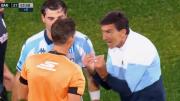 Explotó Gustavo Costas contra el árbitro: Racing convirtió, pero se lo anularon por penal a favor de Barracas