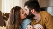 Transforma cuerpo y mente con el beso: beneficios inesperados de este acto de amor