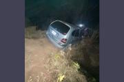 Conductora se quedó dormida frente al volante del auto y casi cae a una acequia