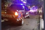 Una mujer prendió fuego a la puerta de la casa de su ex con sus hijos adentro