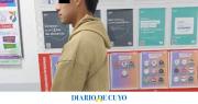 Quiso llevarse sin pagar chocolates, gin y fernet del Hiper Libertad y lo atraparon
