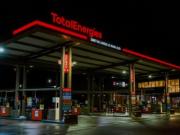 Dejó olvidada a su mujer en una estación de servicio y se dio cuenta 300 km después