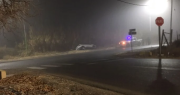 Impactante siniestro en Pocito: un auto cayó a un canal en plena niebla