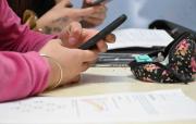 Freno a los celulares en las aulas de Neuquén: lo que sí se puede y lo que ya no está permitido