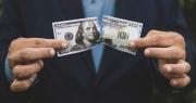Le dicen adiós al dólar: quedan restringidas más operaciones y el uso de billetes en todos estos países