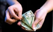 A cuánto abrieron el dólar oficial y el blue este lunes tras la intervención del BCRA