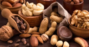 El fruto seco que los expertos recomiendan comer por la noche para mejorar la salud