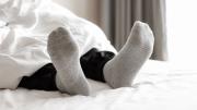 Cuál es el significado de dormir con las medias puestas, según la psicología