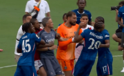 Le toco y se tira: el golpe de Luis Enrique a Joao Pedro que desata polémica mundial